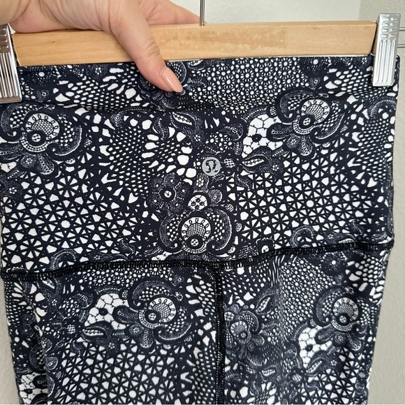 Lululemon Wunder Under Full Length Leggings Pretty Lace White Black Size 4 Women - Picture 7 of 10
